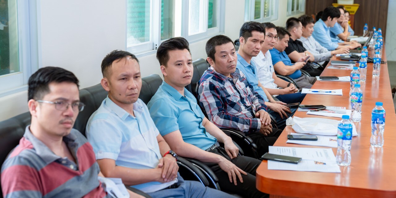 Các Lãnh đạo, chuyên gia, nhà tư vấn, các cán bộ đến từ Bộ Xây dựng, Sở Xây dựng, Hội, Hiệp hội, công ty, doanh nghiệp tham dự.