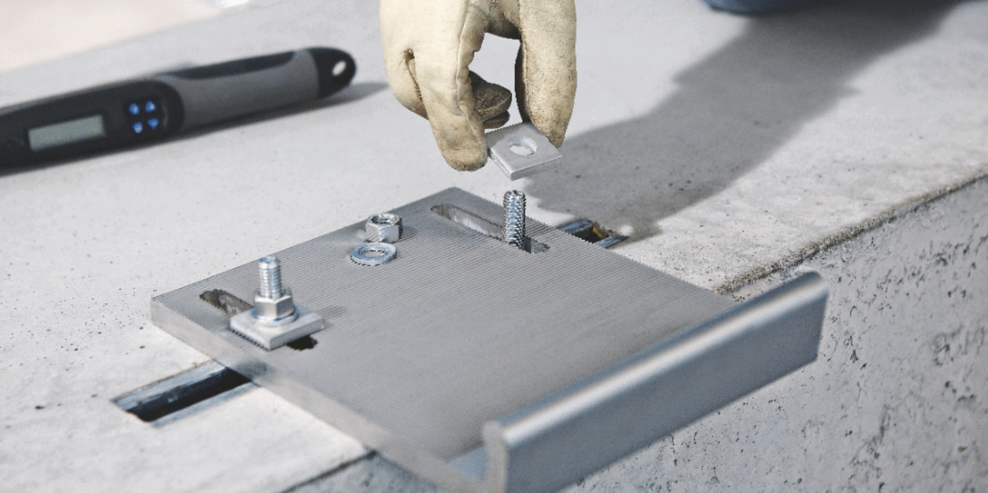 Dịch vụ thiết kế bát chôn sàn của Hilti cho hệ mặt dựng