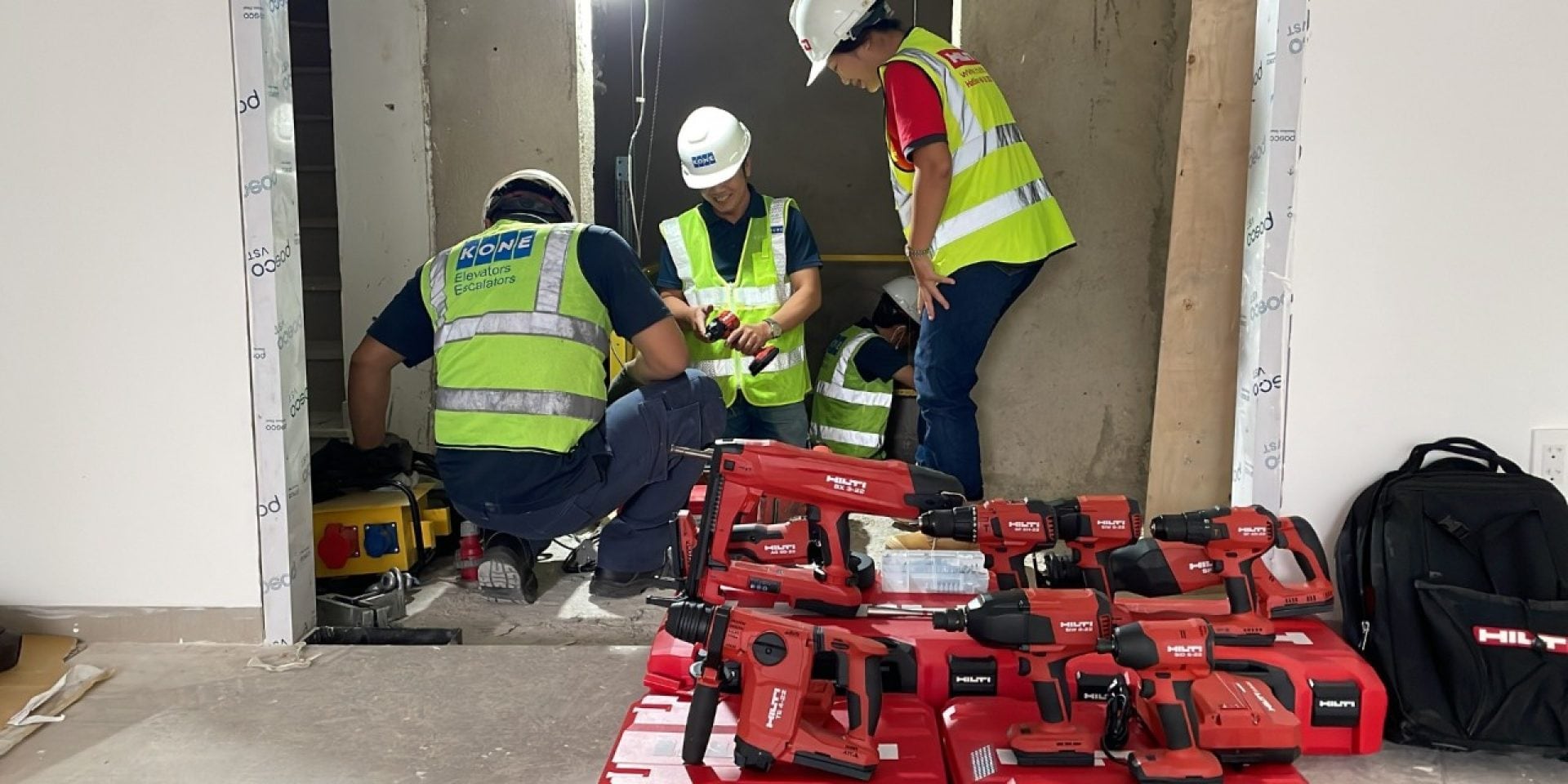 Mô hình bán hàng trực tiếp từ Hilti Việt Nam đảm bảo khách hàng luôn được tư vấn nhiệt tình và hỗ trợ tận nơi.