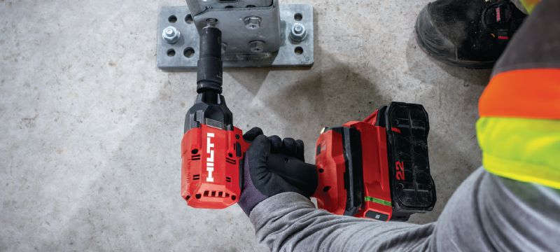 SIW 4AT-22 ½” Cordless impact wrench Compact-class cordless impact wrench with the ultimate balance of power and handling (Nuron battery platform) Các ứng dụng 1