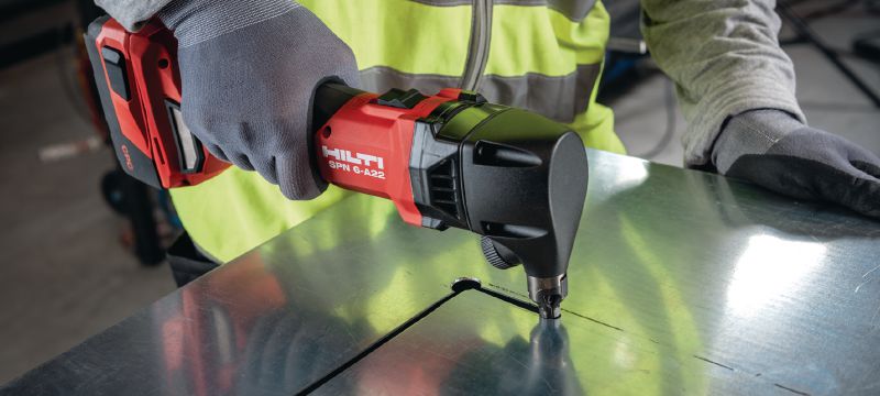 SPN 6-A22 Cordless nibbler Agile and versatile cordless nibbler for freeform cuts in virtually any corrugated and trapezoidal metal sheeting, as well as C, L and U profiles up to 2.0 mm (14 Gauge) thickness Các ứng dụng 1