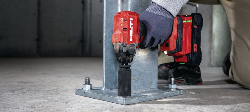 SIW 4AT-22 ½” Cordless impact wrench Compact-class cordless impact wrench with the ultimate balance of power and handling (Nuron battery platform) Các ứng dụng 1