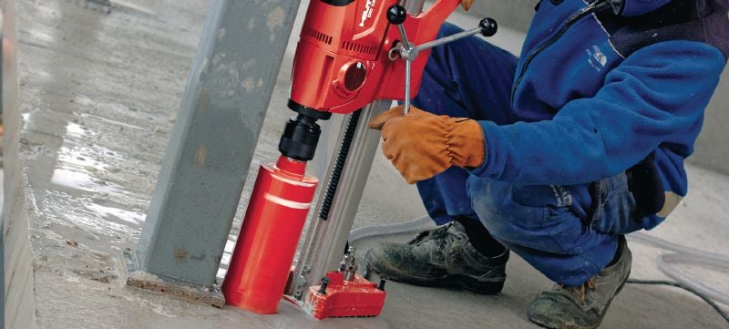 Máy khoan rút lõi DD 120 Máy khoan rút lõi kim cương cực nhỏ gọn, nhẹ và di động dùng để khoan rút lõi bê tông với chân đế máy ở đường kính 16-162 mm (5/8 - 6-3/8) Các ứng dụng 1