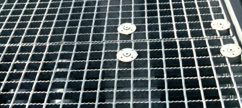 Đĩa lắp sàn grating X-FCM-F (mạ hai lớp) Đĩa lắp sàn grating mạ hai lớp dùng với đinh tán đầu ren để gắn tấm grating lát sàn trong môi trường có độ ăn mòn nhẹ Các ứng dụng 1