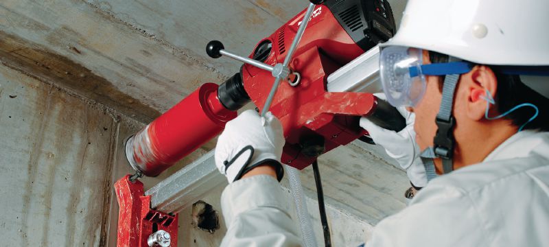 Máy khoan rút lõi DD 120 Máy khoan rút lõi kim cương cực nhỏ gọn, nhẹ và di động dùng để khoan rút lõi bê tông với chân đế máy ở đường kính 16-162 mm (5/8 - 6-3/8) Các ứng dụng 1